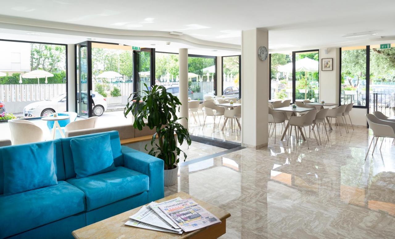 Hotel Caravel B&B Misano Adriatico Exteriör bild