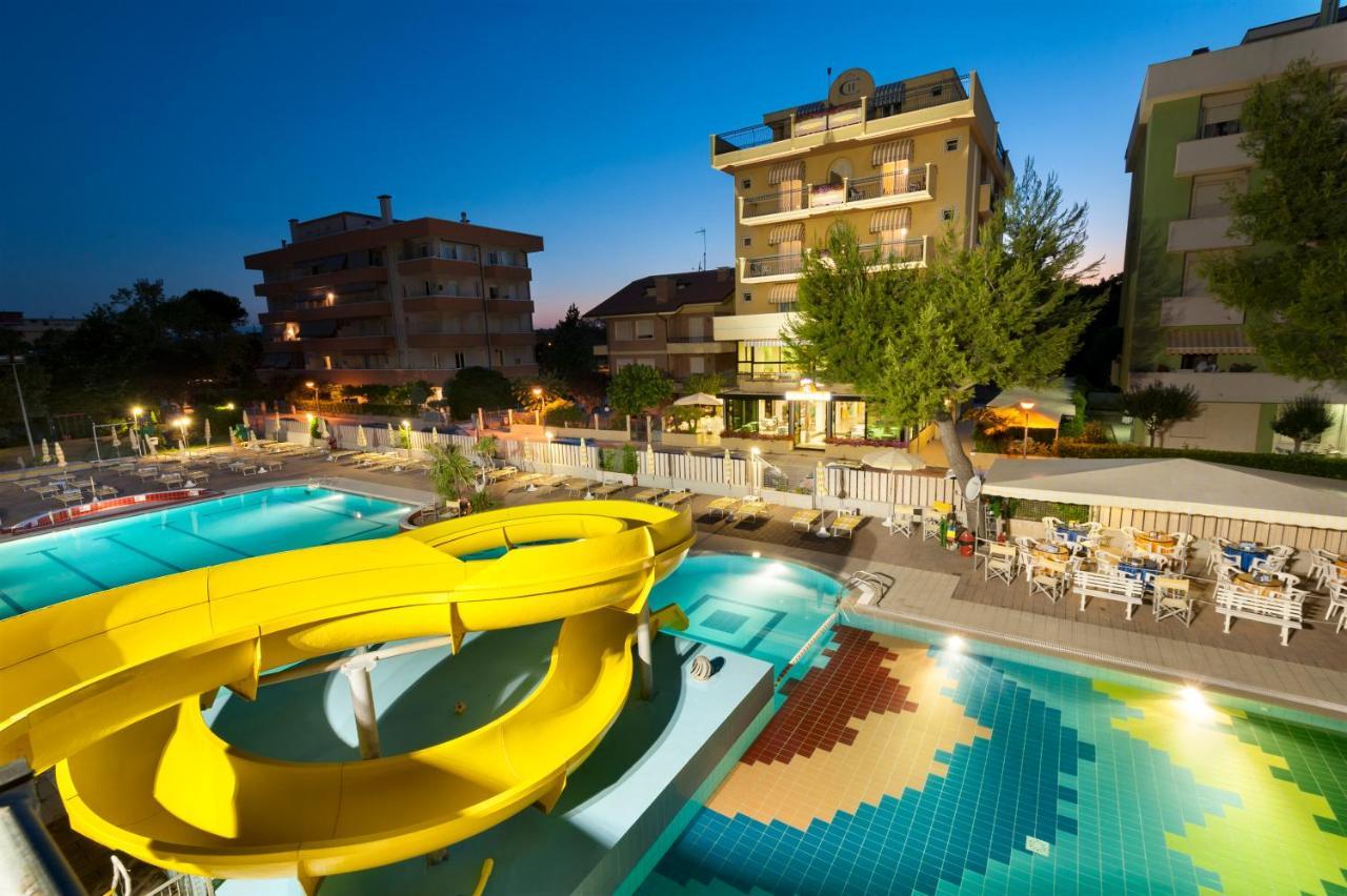 Hotel Caravel B&B Misano Adriatico Exteriör bild
