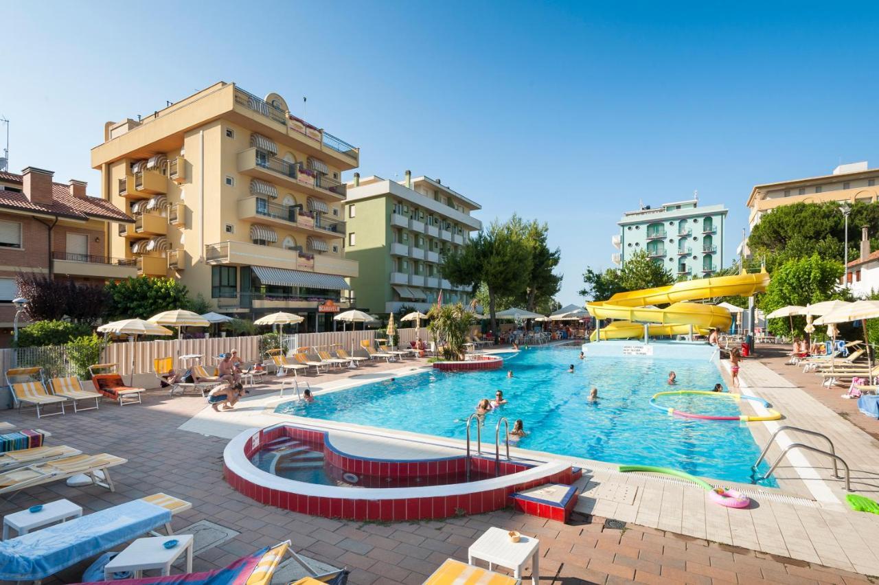 Hotel Caravel B&B Misano Adriatico Exteriör bild