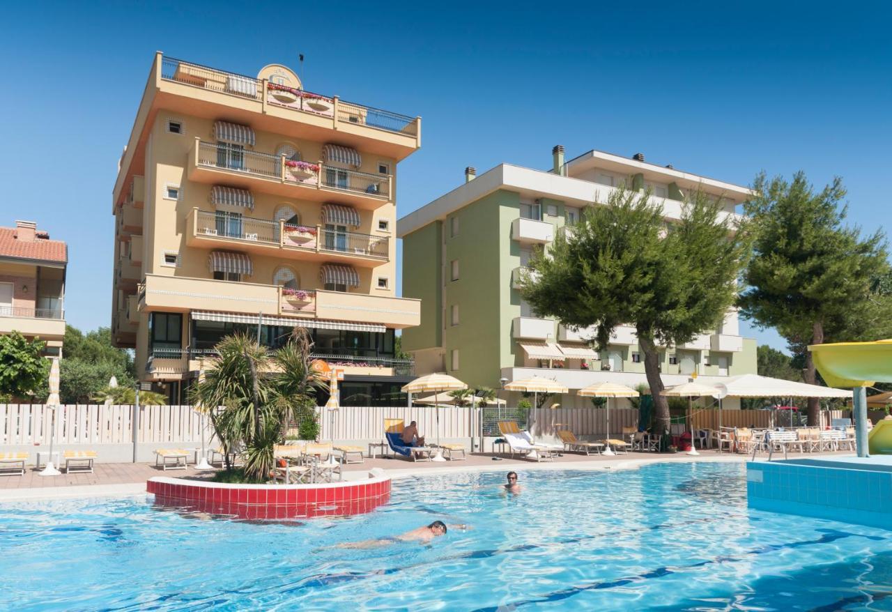 Hotel Caravel B&B Misano Adriatico Exteriör bild